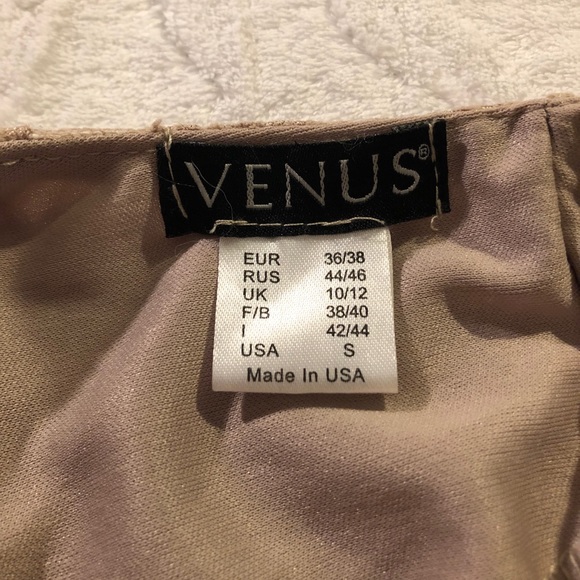 Backless Dress - Picture 4 of 4